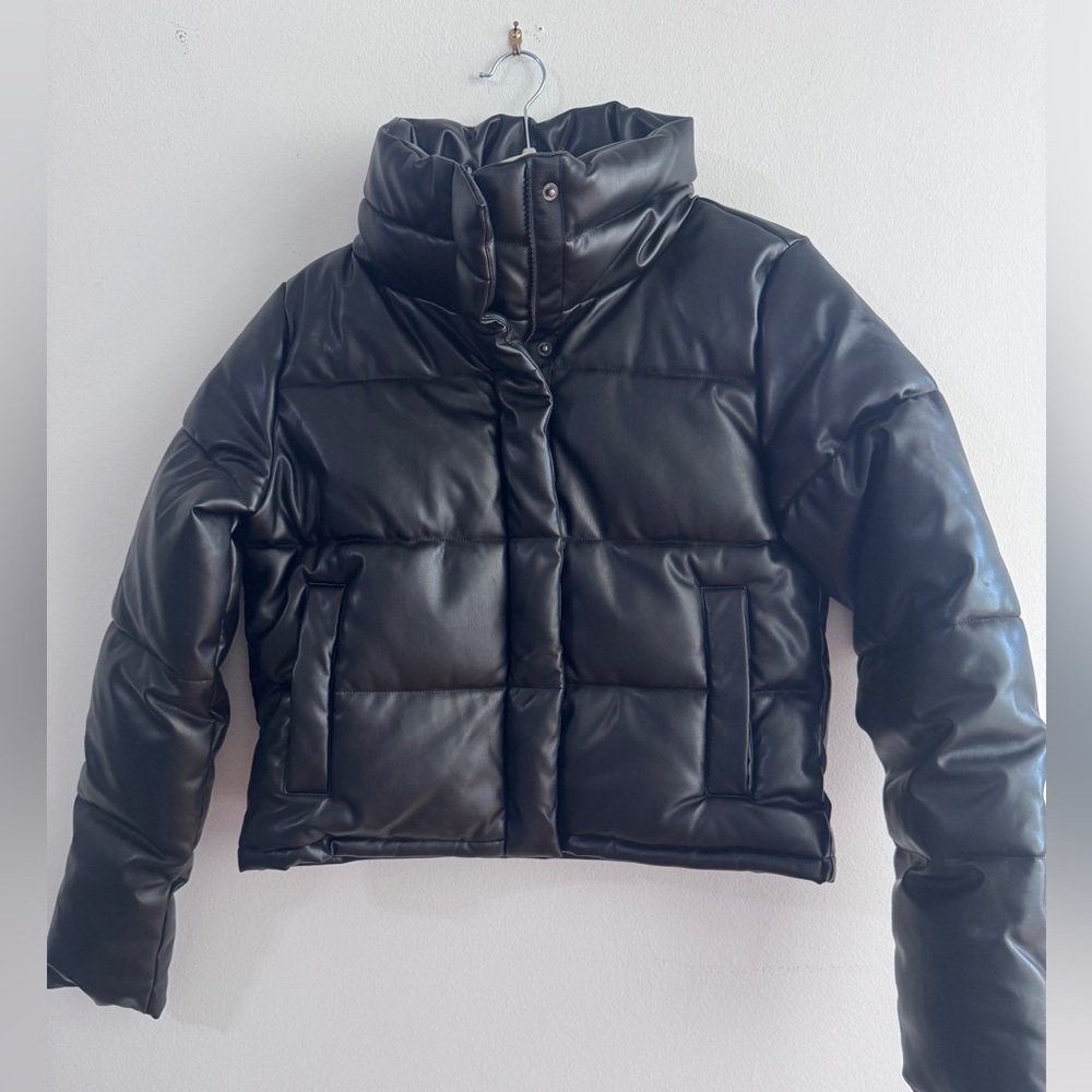 Alya Women's Black Puffer Jacket